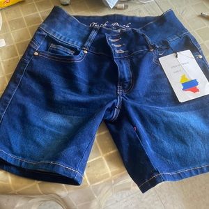 Tush push dark Jean short